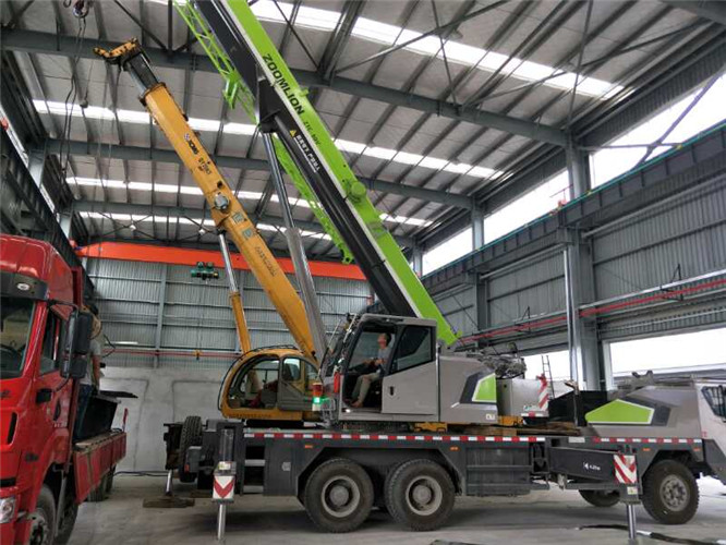 朝阳县高空车出租需要注意哪些安全事项？